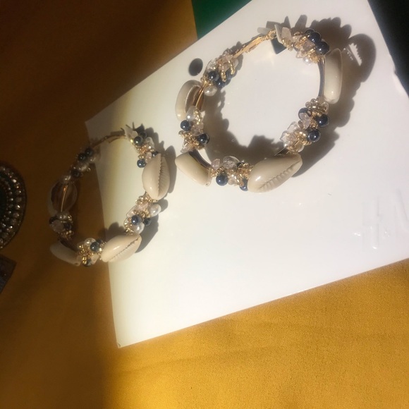 2/18$ H&M gorgeous earrings handmade🌻 - Picture 9 of 16